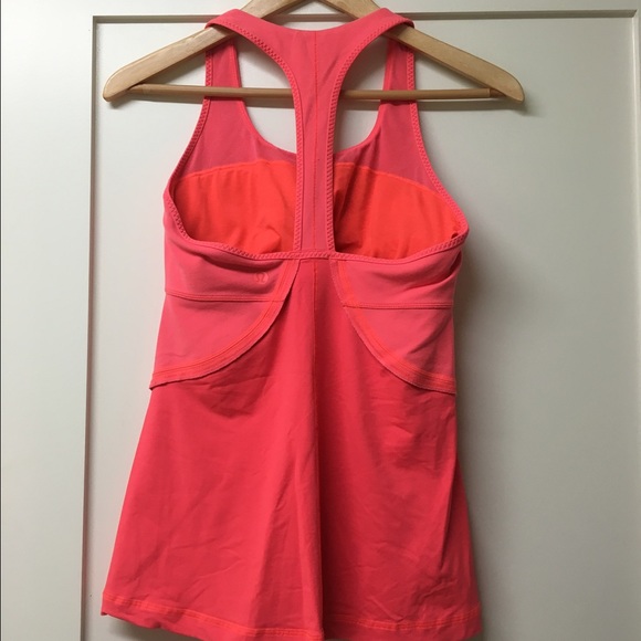 Lululemon tank with built in bra