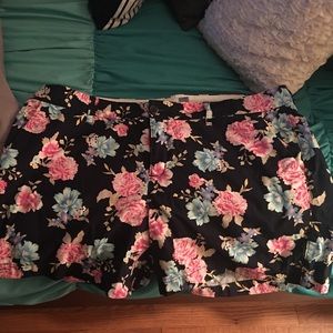 Old Navy Floral Shorts 💐