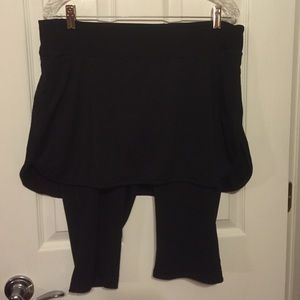 Old Navy Active knee length skirted leggings
