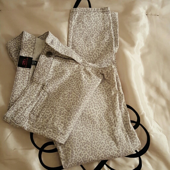 B2 Bebe Jeans - image 4