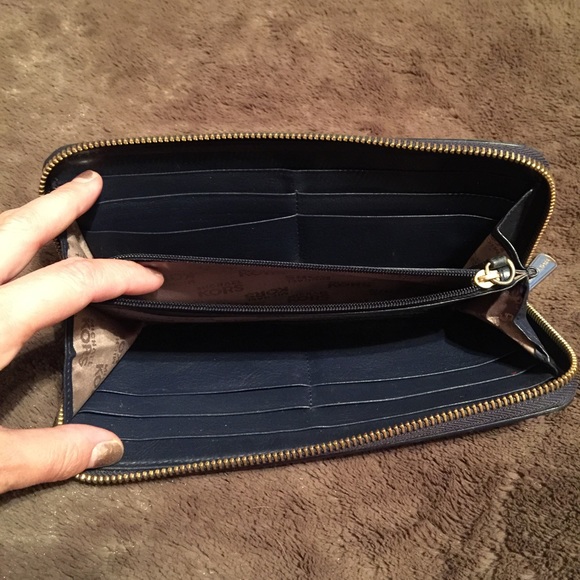 Authentic Michael Kors Wallet - Picture 3 of 3