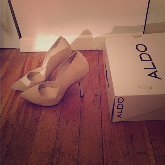 Size 5.5 lightly worn/ like new