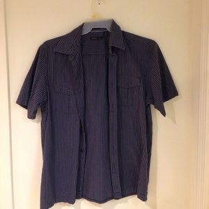 🔷 Blue Men's Van Heusen button down!