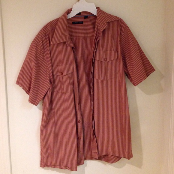 🔶 Orange Men's Van Heusen button down!