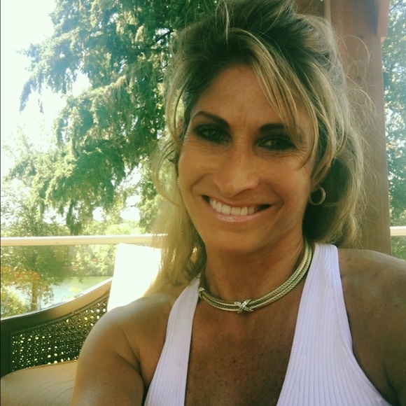 Meet your Posher, Kim - Picture 2 of 2