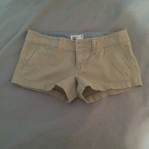 AMERICAN EAGLE TAN SHORTS