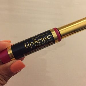 Lipsense- Kiss for a cause