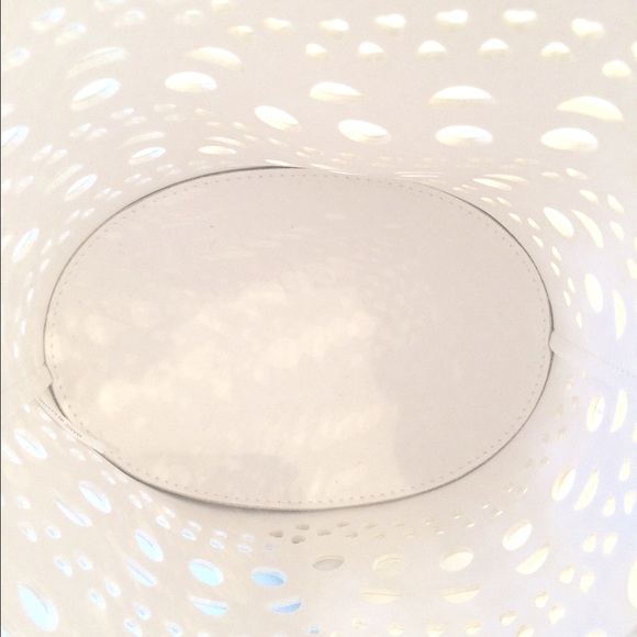 Neiman Marcus White Summer Tote Bag - Picture 3 of 4