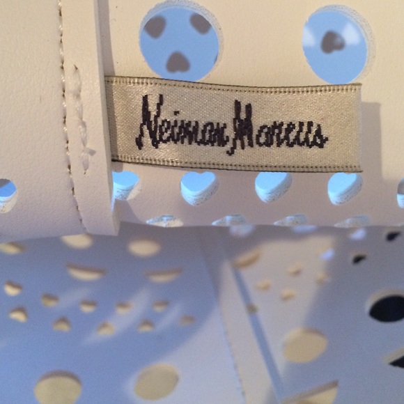 Neiman Marcus White Summer Tote Bag - Picture 4 of 4