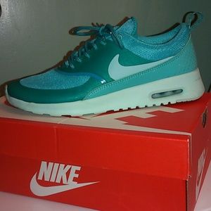 NIKE Air Max Thea