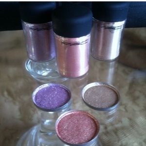 MAC SET OF PRESSED PIGMENTS!