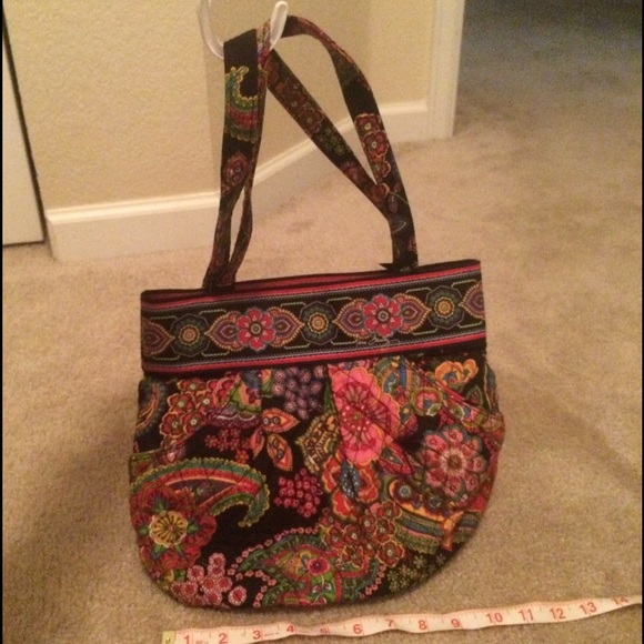 Vera Bradley Handbags - Retired Vera Bradley pattern, adorable purse