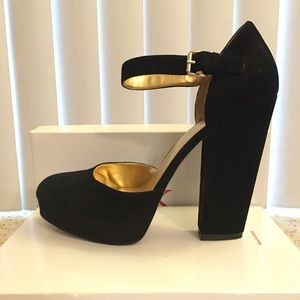 NINE WEST SUEDE PLATFORM PUMPS