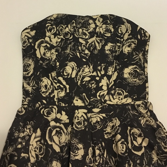 Black Rose Print Strapless Dress - Picture 3 of 4