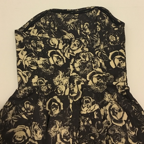 Black Rose Print Strapless Dress - Picture 4 of 4