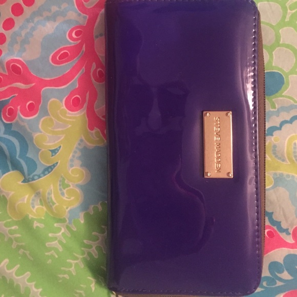 Bright purple Steve Madden wallet 😊