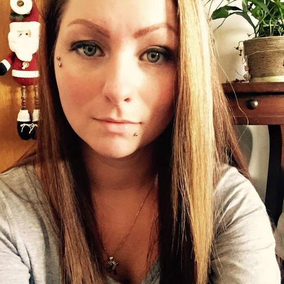 Meet your Posher, Becca - Picture 1 of 1