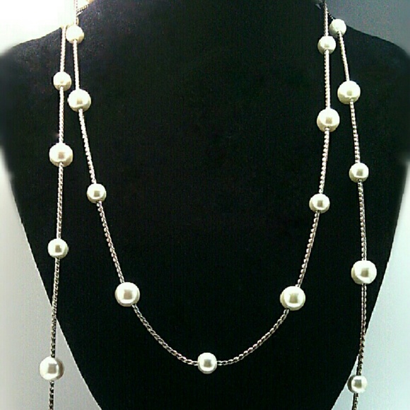 Beautiful Long Silver Tone and Faux Pearl Necklace - Picture 3 of 4