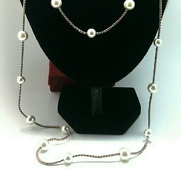 Beautiful Long Silver Tone and Faux Pearl Necklace - Picture 4 of 4