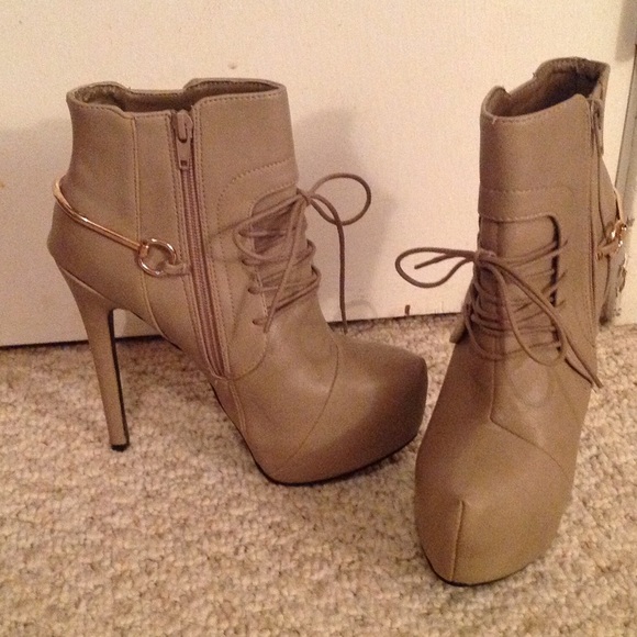 Qupid Tan Stiletto Boots Size 7
