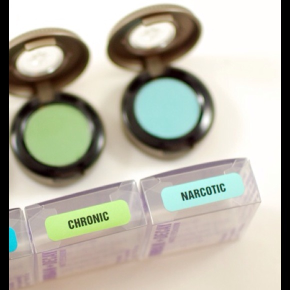 BNIB URBAN DECAY Matte Eyeshadow ~ Narcotic Blue - Picture 2 of 2