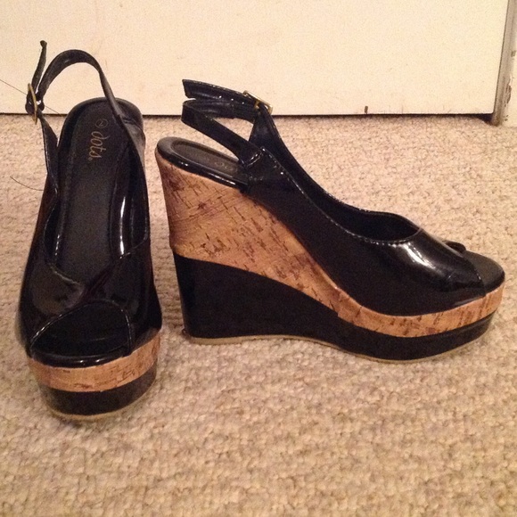 Patent Leather Opened Toe Wedge Sandals Size 7 - Picture 2 of 4