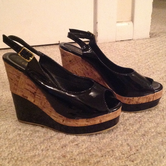 Patent Leather Opened Toe Wedge Sandals Size 7 - Picture 4 of 4