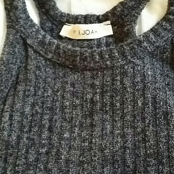 2 Crop tops for $25! - Picture 2 of 3