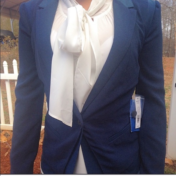 Vera Wang Navy Blue Blazer - Picture 2 of 4