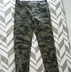 New York &  Co.  Soho stretch camo jean leggings