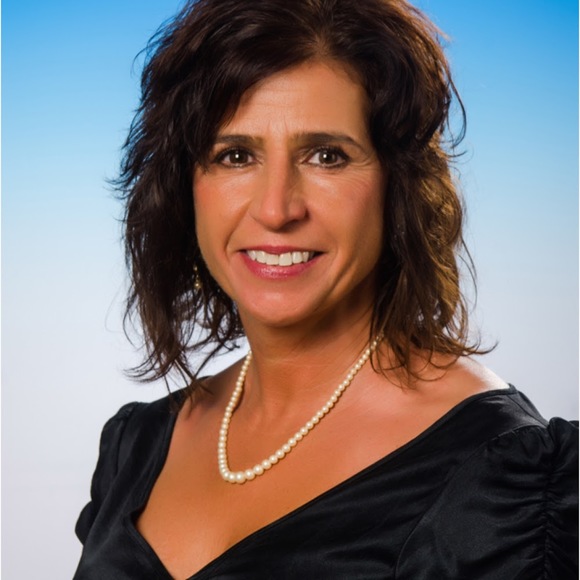 Meet your Posher, Denise
