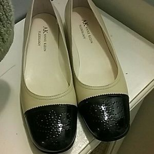 AK  Cream black patent leather