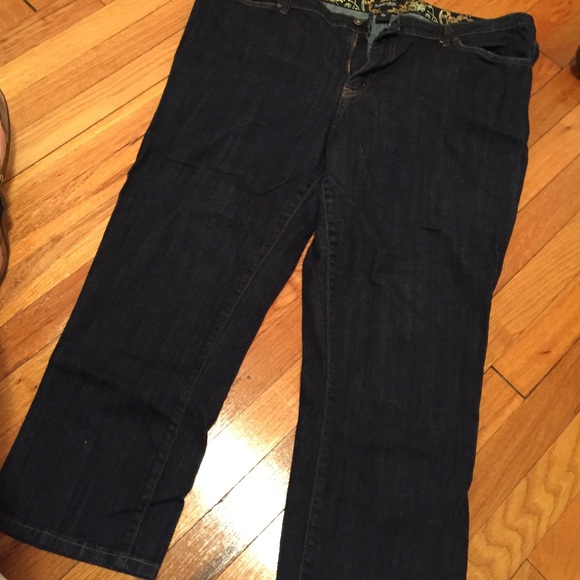 dark wash denim capris