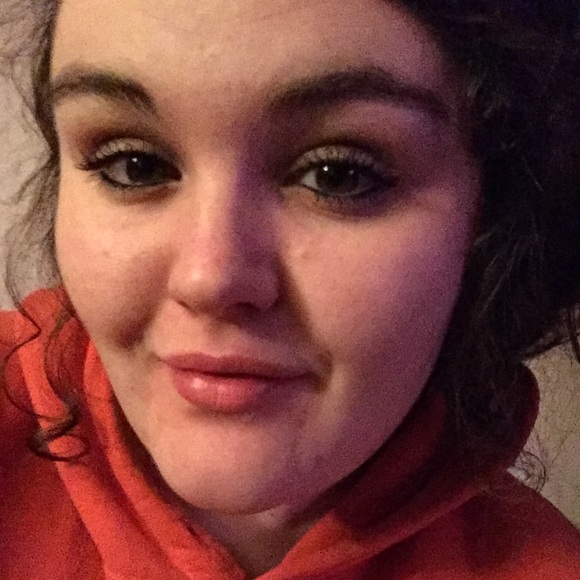 Meet your Posher, Carly - Picture 1 of 1