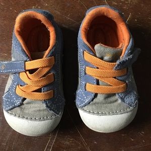 Little Boys stride rite shoes size 4.5w