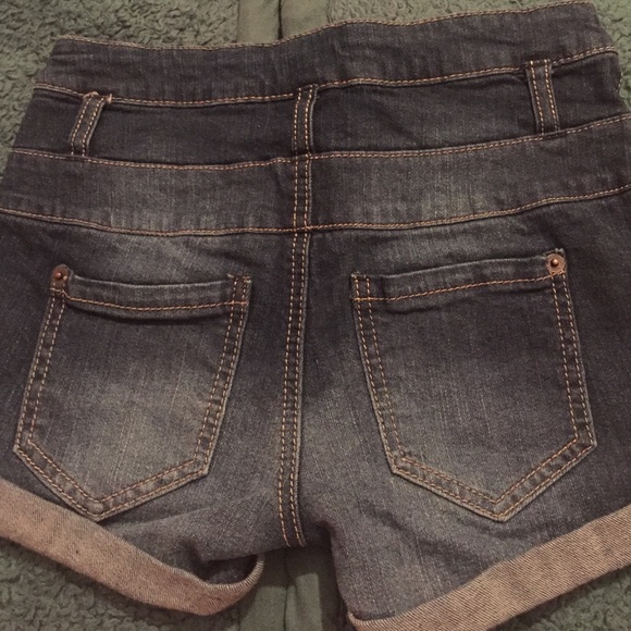 Shorts - Picture 2 of 3