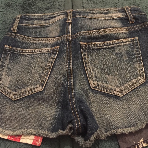 Shorts - Picture 2 of 3