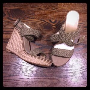 New Stuart Weitzman size 9.5 Alex crochet wedges
