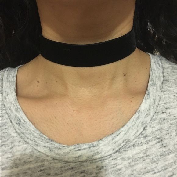 Velvet choker necklaces