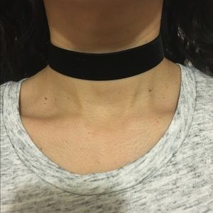 Velvet choker necklaces