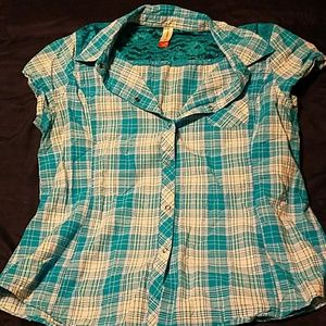 Plaid short sleeve shirt