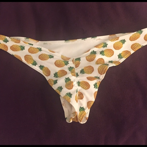 Brazilian bottoms - Picture 2 of 2