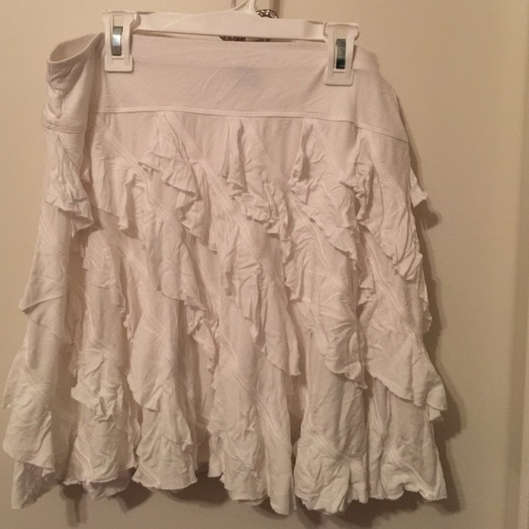 White flouncy skirt