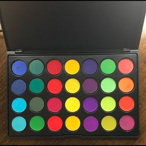 MBM Cosmetics Theatrical Eye Shadow Palette
