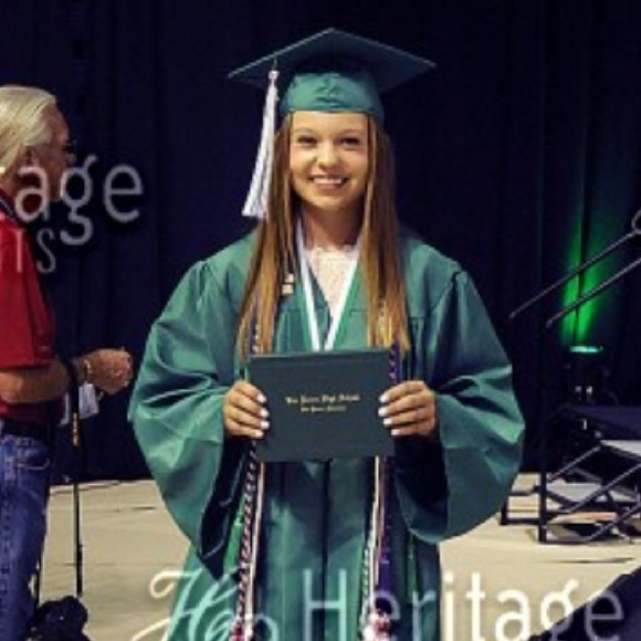 Meet your Posher, Macy - Picture 4 of 8