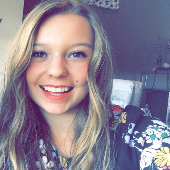 Meet your Posher, Macy - Picture 6 of 8