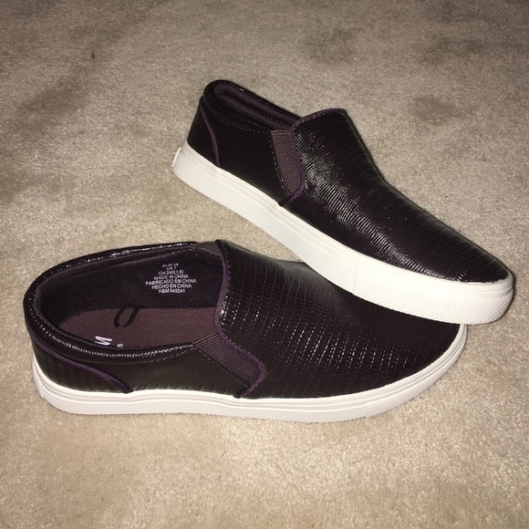 Shoes - Picture 2 of 3