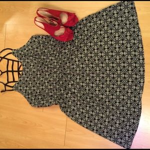❌Black and white patterned caged back dress. N 4 S