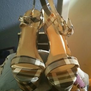 ShoeDazzle Wedge Joemi Brown 9.5