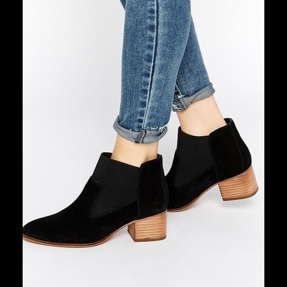 Sold - Genuine Leather Pointed Chelsea Ankle Boots - Picture 2 of 2